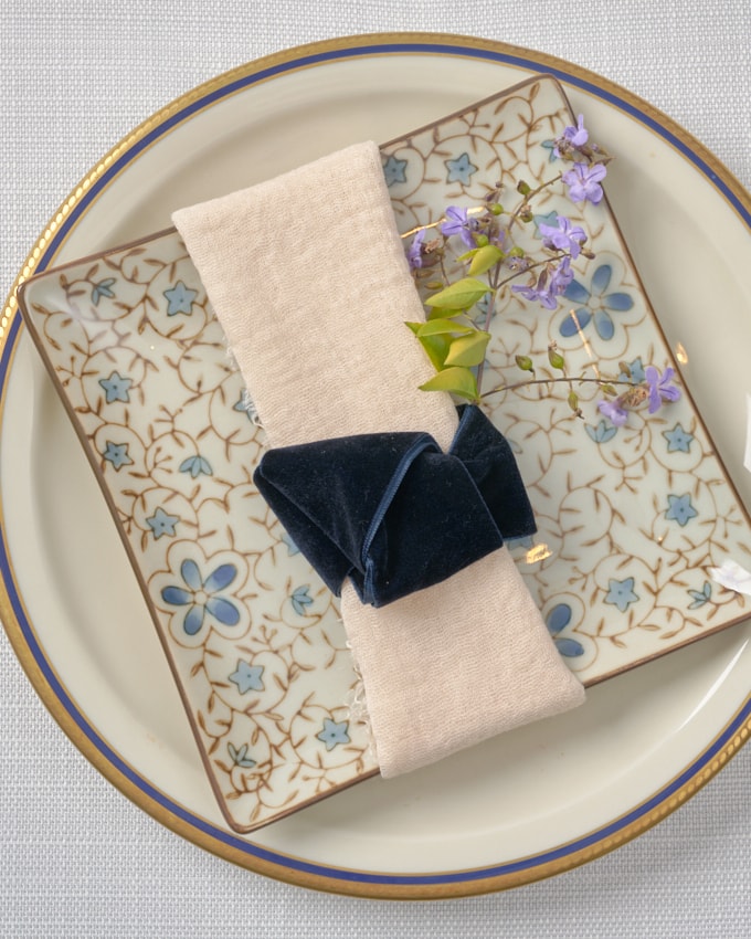 חבק קשר קטיפה - כחול כהה