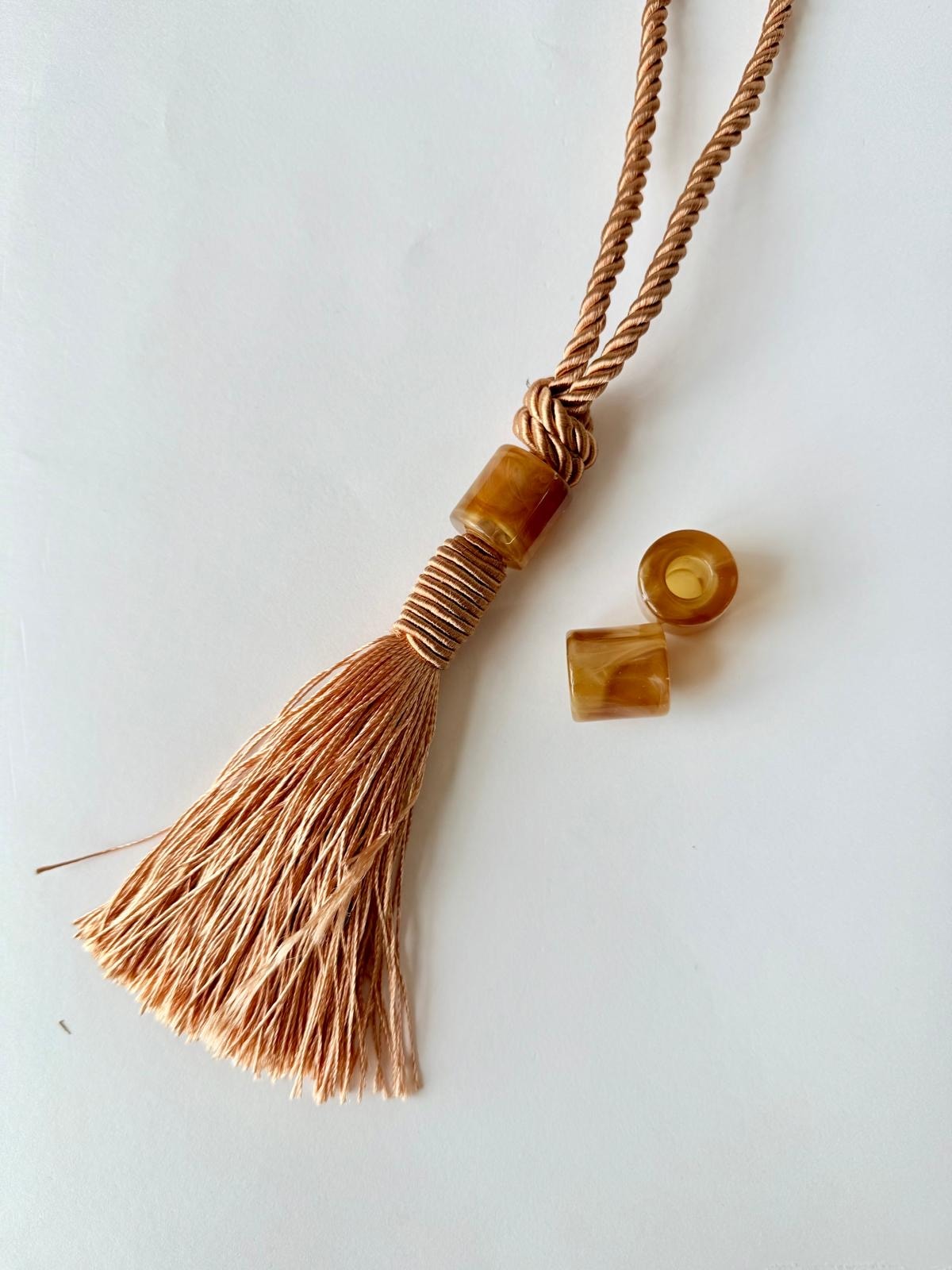 חרוז השחלה דמוי שיש צילינדר - אמבר