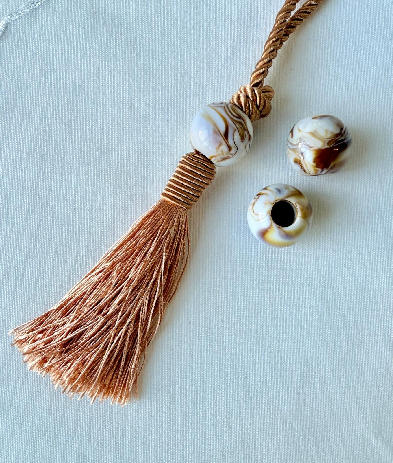 חרוזי השחלה דמוי שיש עגול - צדף