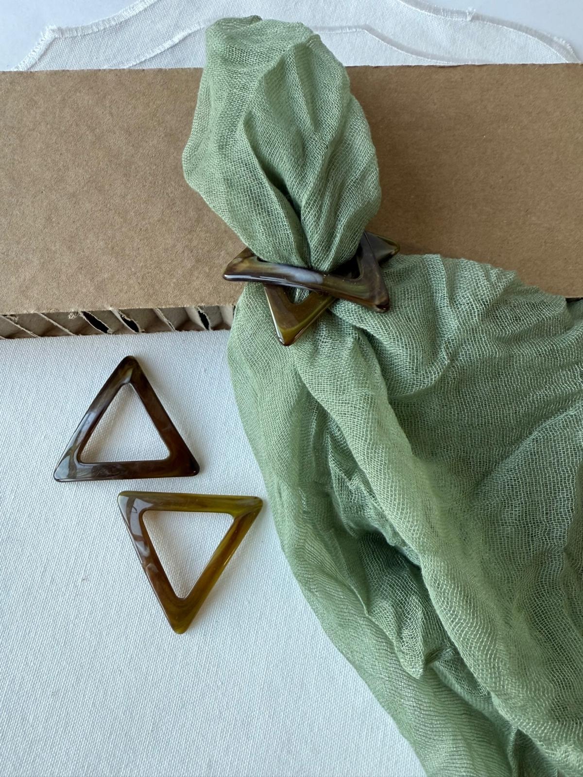 חבק דמוי שיש משולש - ירוק זית מלאנג׳