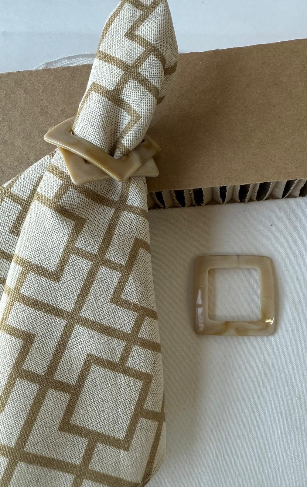 חבק דמוי שיש מרובע - אבן