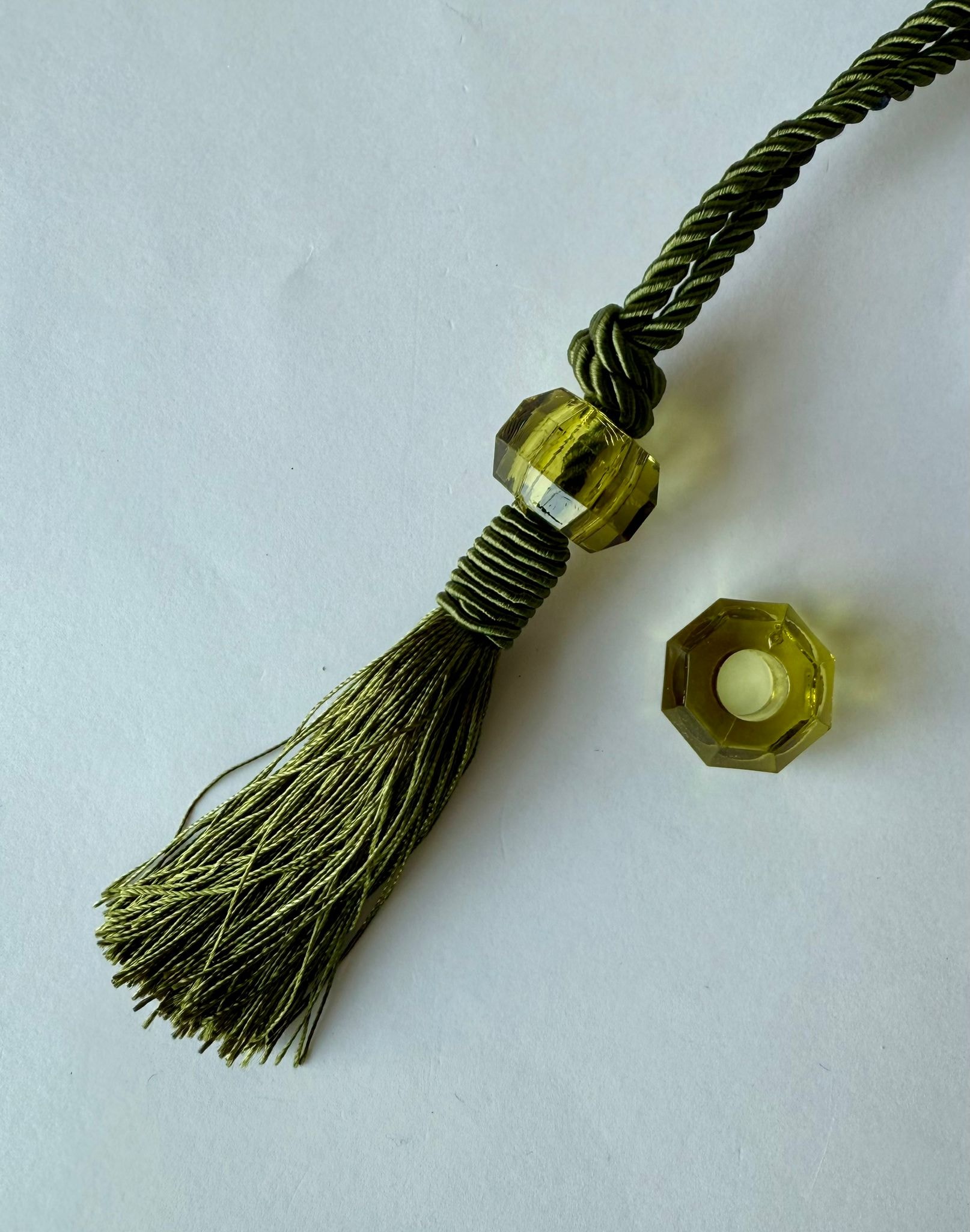 גדיל כותרת+אבן השחלה חיתוך קריסטל - ירוק זית